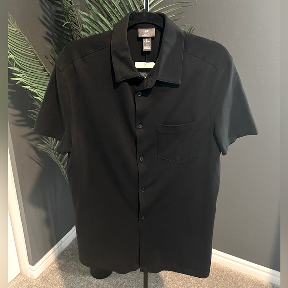 H&M Other - NEW: H&M- Men's Short Sleeve Button-Down: